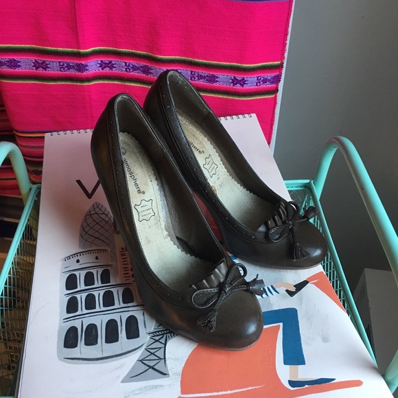 Shoes - Picture 2 of 4